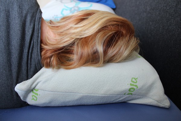 La almohada puede influir en la salud de su columna, cabeza y cuello