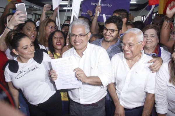 Alcalde José Blandón oficializó su precandidatura presidencial