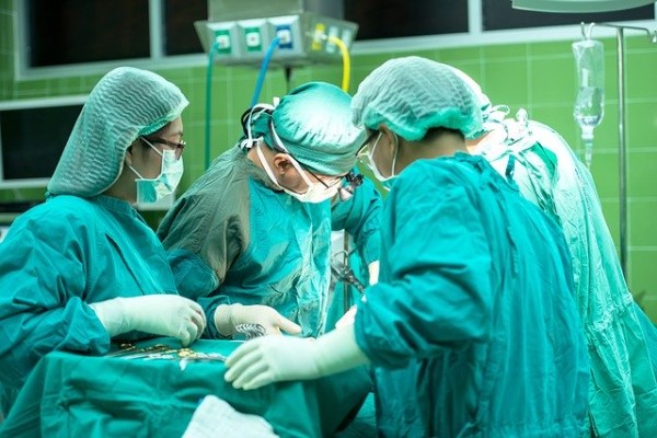 Cirujanos publican medidas para iniciar labores en medio de la pandemia