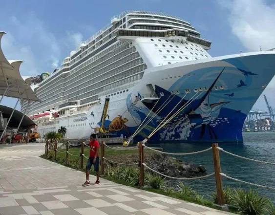 ML | Un crucero que arribó en el puerto Colón 2000, para que los turistas conozcan la provincia.