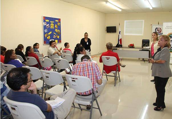Asociaciones de padres de familia deben rendir cuentas claras