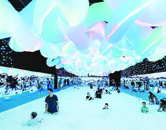 ML | Globos, luces y realidad virtual en el Glow Experience.