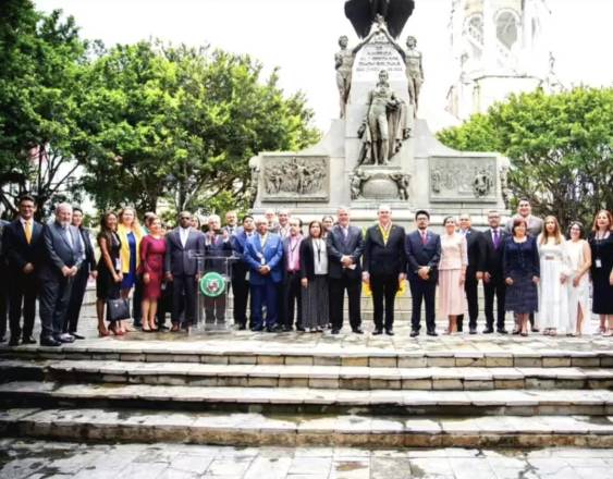 Cortesía | Durante los actos protocolares del bicentenario del congreso Anfictiónico, Plaza Bolívar.