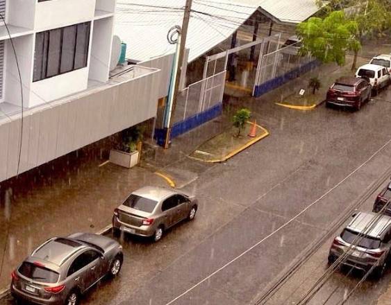 ML | Lluvias intermitentes y episodios de aguaceros con actividad eléctrica.