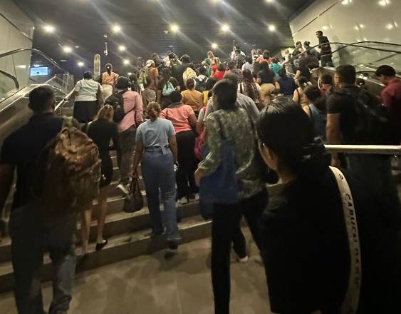 ML | Usuarios del Metro en una estación.