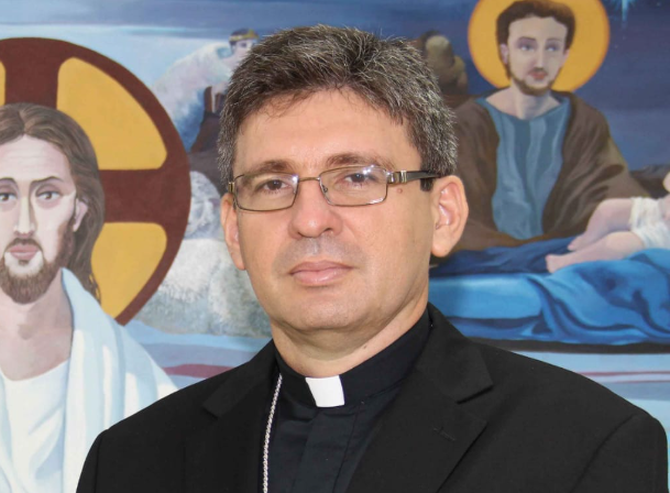 Monseñor Manuel Ochogavía se recupera tras intervención quirúrgica por apendicitis