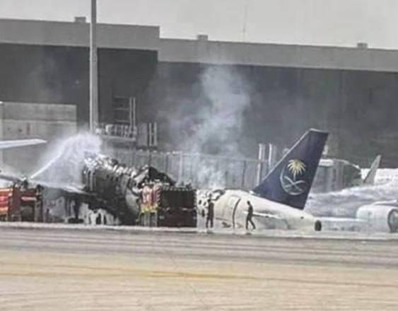 @DOGDEGA | Los hutíes incendiaron varios aviones saudíes al atacar el aeropuerto de Riad.