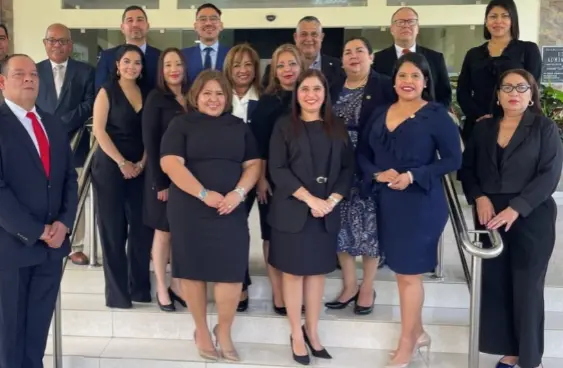 ML | Licenciatura de Derecho y Ciencias Políticas.