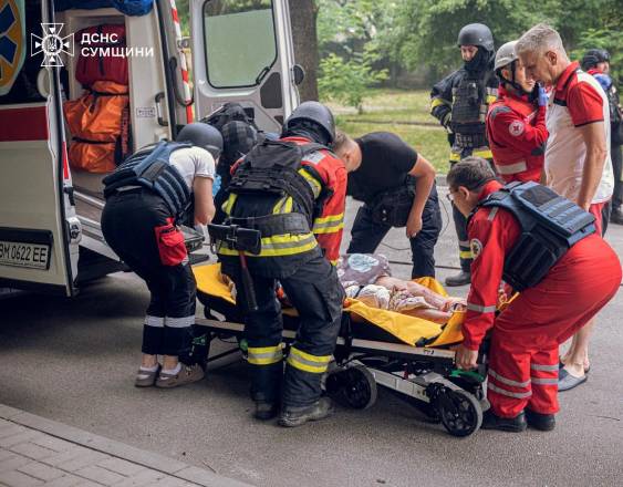 Ataque ucraniano deja un muerto y un incendio en una refinería en Rusia