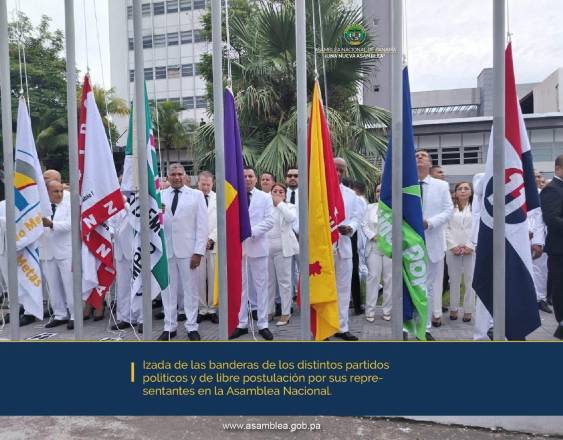 ML | La sesión debe iniciar a las 7:30 a.m. Se iza la bandera nacional y de los partidos políticos.