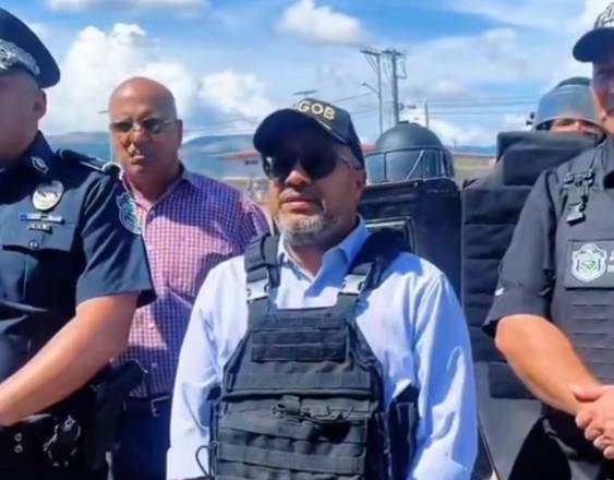 ML | Autoridades dando declaraciones.