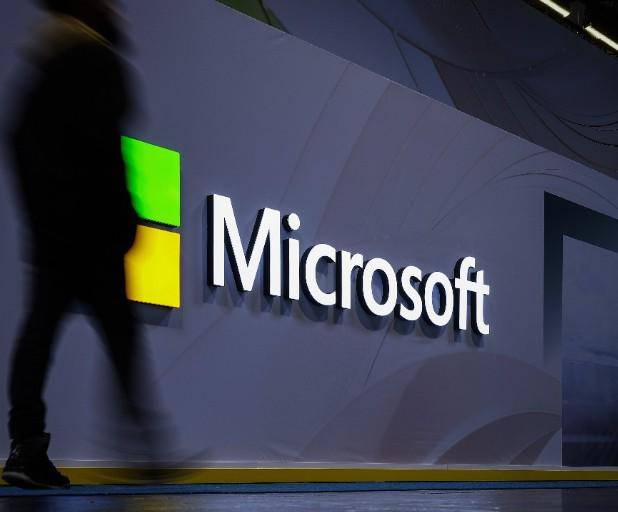 El CEO de Microsoft advierte a las empresas que usan IA: “Al consumir inteligencia, la creas”, pero no te pertenece