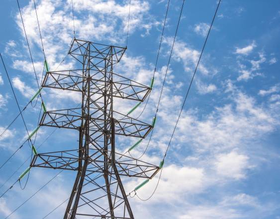 Pexels | Una torre eléctrica.