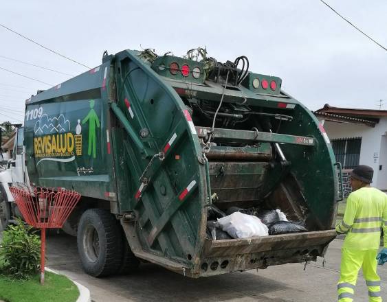 ML | Camión recolector de Revisalud.