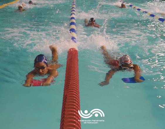Cortesía | Nadadores en la III Concentración Nacional de entrenadores y nadadores, dirigida por el entrenador argentino Pablo Gustavo Roldá, en Chiriquí.