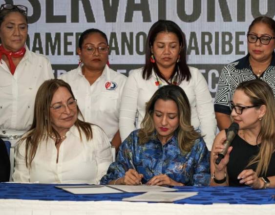 ML | Encuentro de mujeres del Partido Revolucionario Democrático (PRD).