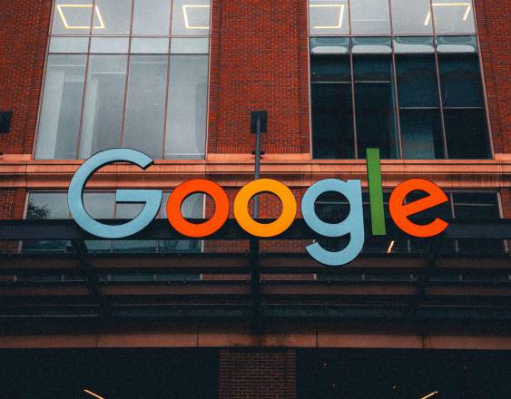 Pexels | El logo del gigante Google.