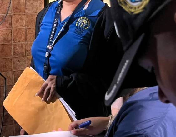 ML | Personal del Ministerio Público durante un allanamiento.