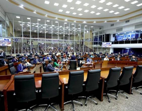 Avanza el diálogo por control de las comisiones en la AN