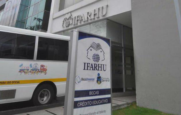 Políticos exponen sus propuestas para el plan de auxilio económico del IFARHU