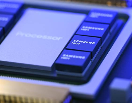 Samsung inicia producción en masa de chips de memoria de IA de última generación