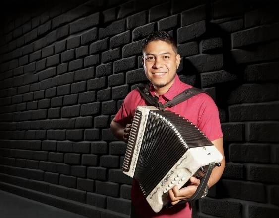 Cortesía | Fernando Esclopis Corrales, desde los ocho años inició su carrera en la música típica junto a su hermano.