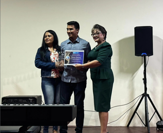 Hidadi Saavedra conquista con el típico romántico
