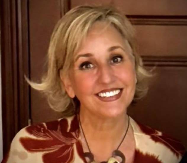 Nuria Molina, creadora de abanicos que fusionan el arte español y el panameño