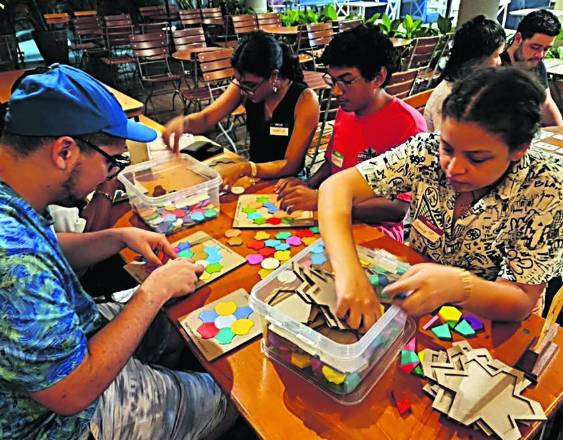 Cortesía | Actividad MathsJam con teselados de burbujas y marcos.