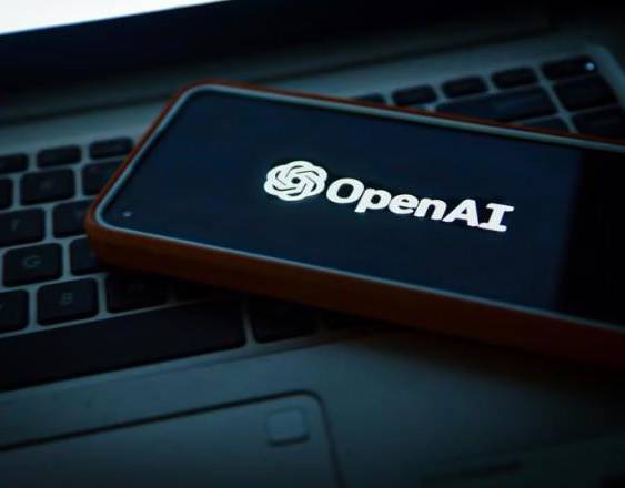 Archivo - Logo de OpenAI en un móvil.