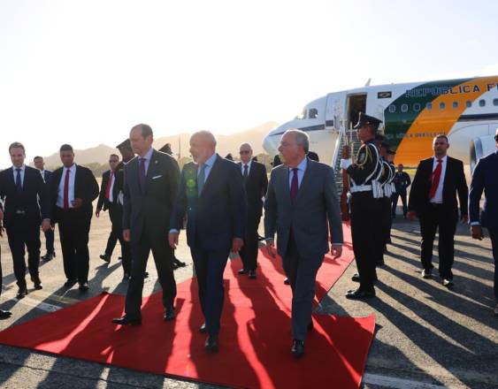 Llegan a Panamá los primeros presidentes para asistir al foro económico