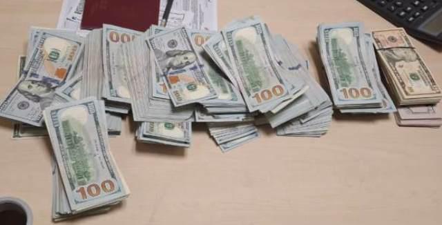 Aduanas retiene más de 12 mil dólares no declarados a pasajera venezolana