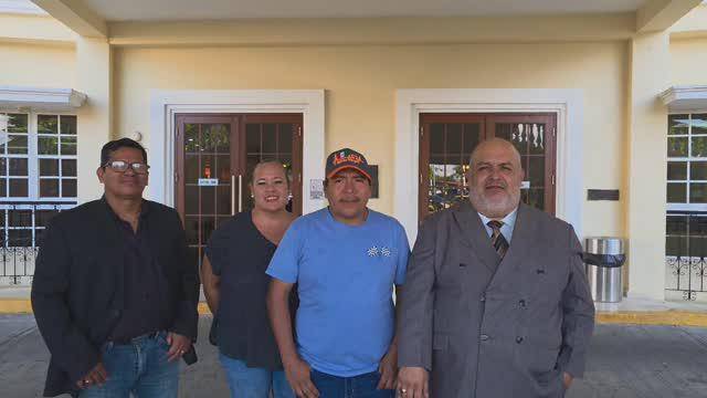 ML | El dirigente Toribio García y su equipo legal.