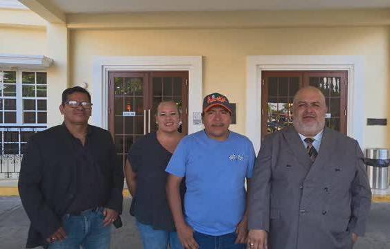 ML | El dirigente Toribio García y su equipo legal.