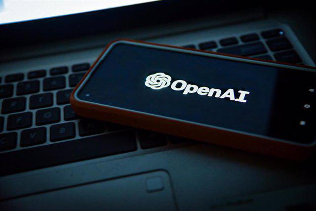 Unsplash | Interfaz de OpenAI.