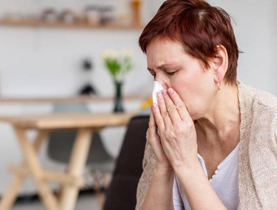 ML | La rinitis alérgica causa síntomas parecidos al resfriado.