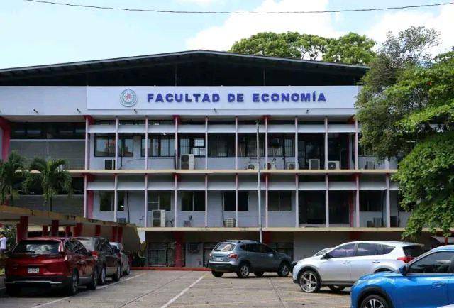 Prohibiciones en la Facultad de Economía generan molestia; Decanato responde