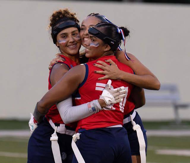 “Nuestro Flag va elevándose”