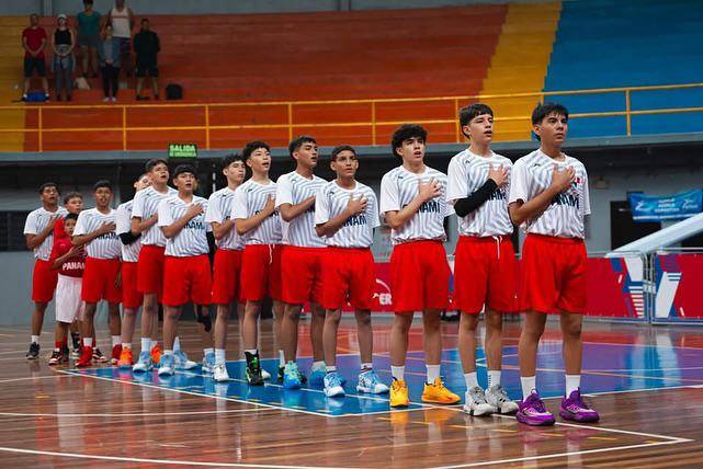Félix Olivares en la final de voleibol de los Codicader