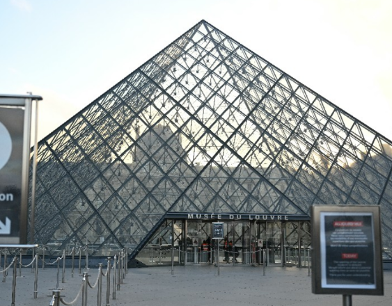 AFP | Museo del Louvre de París.