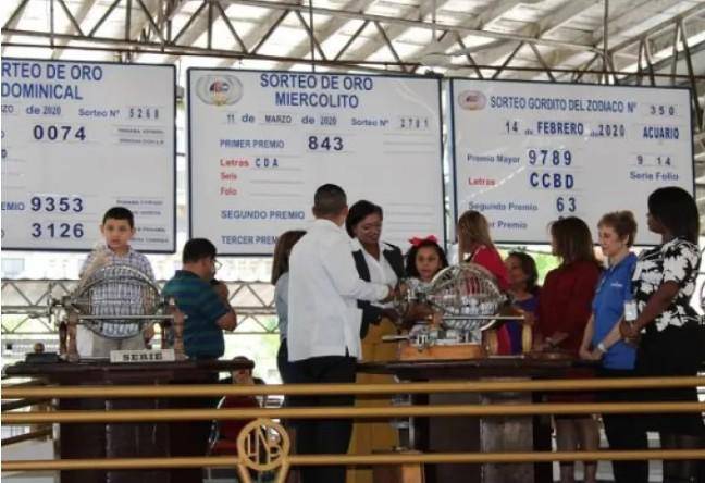 Entidades públicas anuncian días libres y horarios durante festividades patrias