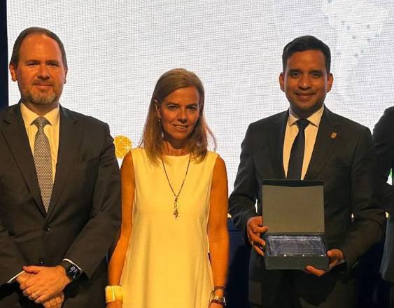 Durante el acto de entrega del reconocimiento.