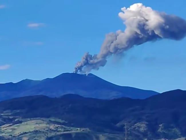 Servicio Geológico aumenta a naranja alerta para volcán Puracé en Colombia