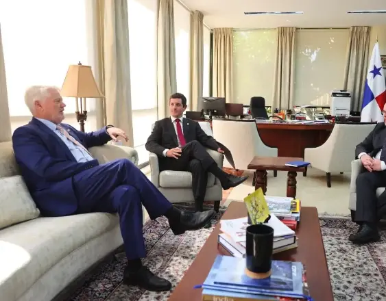 ML | Durante la reunión de planeación.