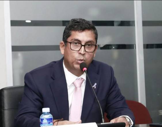 ML | El rector de la UNACHI, Absel Navarro.