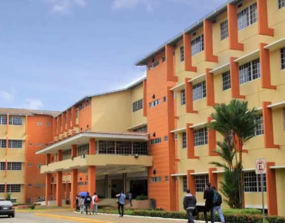 ML | Edificio de la Universidad Tecnológica de Panamá.