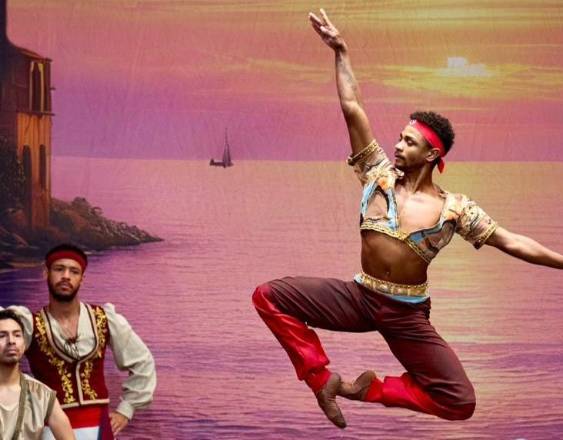 ML | Yahir Castro, bailarín del Ballet Nacional.