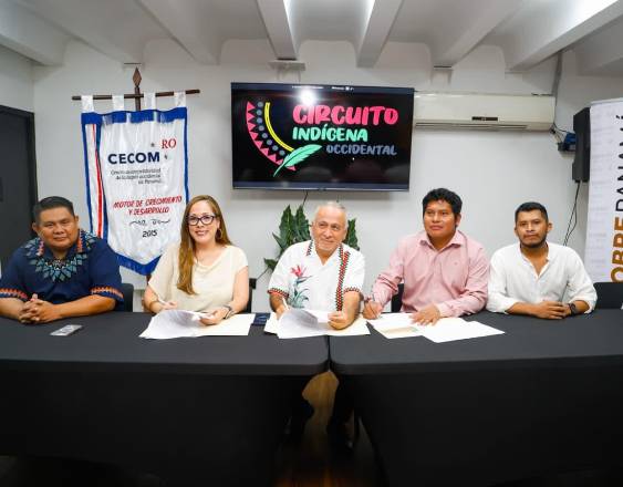 Ml | Representantes de Cobre Panamá y Cecomro firman acuerdo.