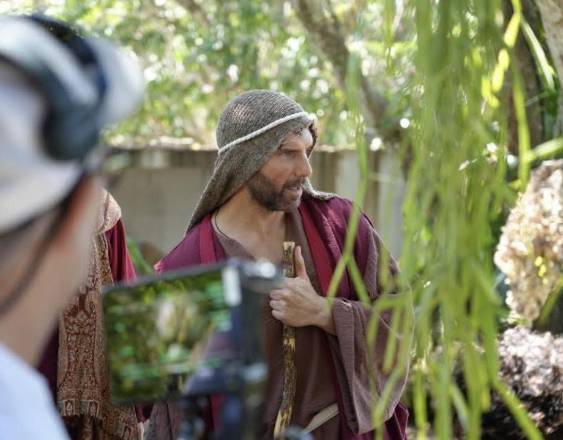Arap Bethke interpreta al Apóstol Pedro en “La Última Semana de Jesús”