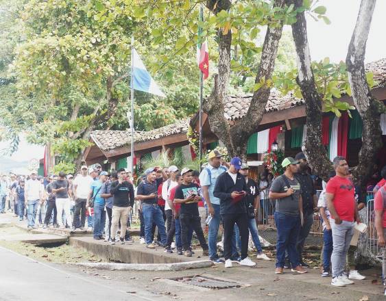 ml | Asistentes a la feria de reclutamiento.